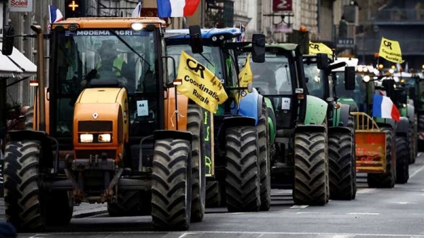 Французские фермеры продолжают свои акции протеста, в том числе блокируя въезды в Париж и Лион
